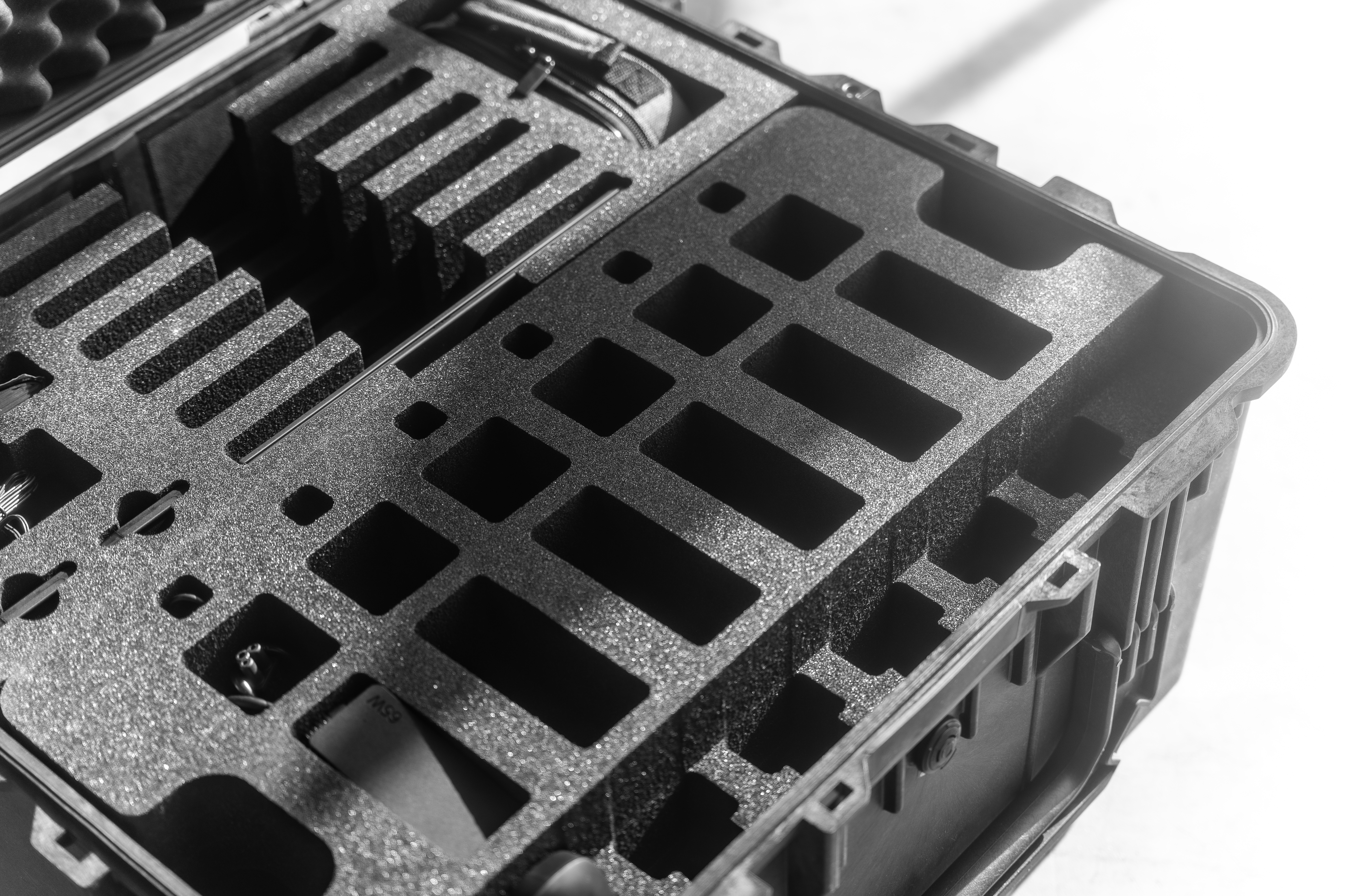 Schaumstoffeinlage für Koffer, Kisten und Behälter Schaumstoffeinlage für Koffer, Kisten und Behälter